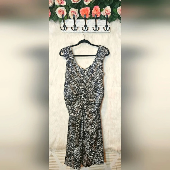 London Times Classic Ruched Slit Hem Shift Dress - Picture 3 of 6